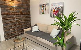 Apartment Alfonzetti-5 Min Walk To Central Train And Bus Station